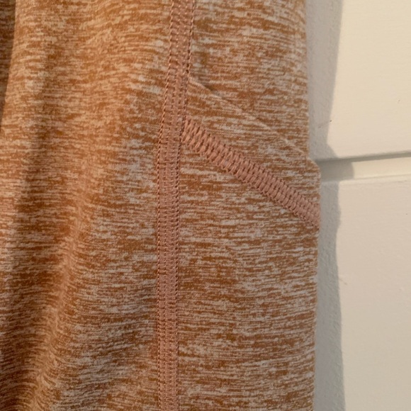 NWT- Aerie Women XXS Offline The Hugger Foldover Leggings
Hi Rise Heathered Tan - Picture 4 of 11